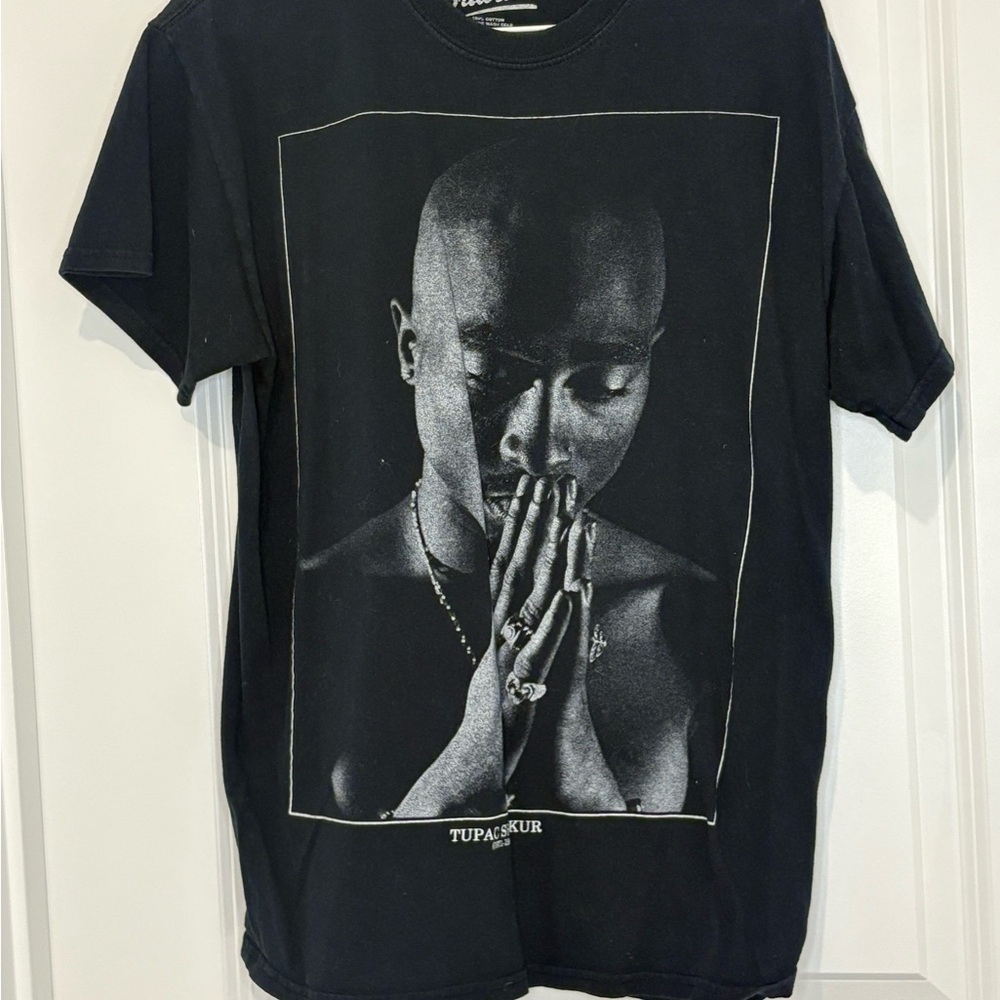 Tupac Graphic Prayer  Men’s T-Shirt